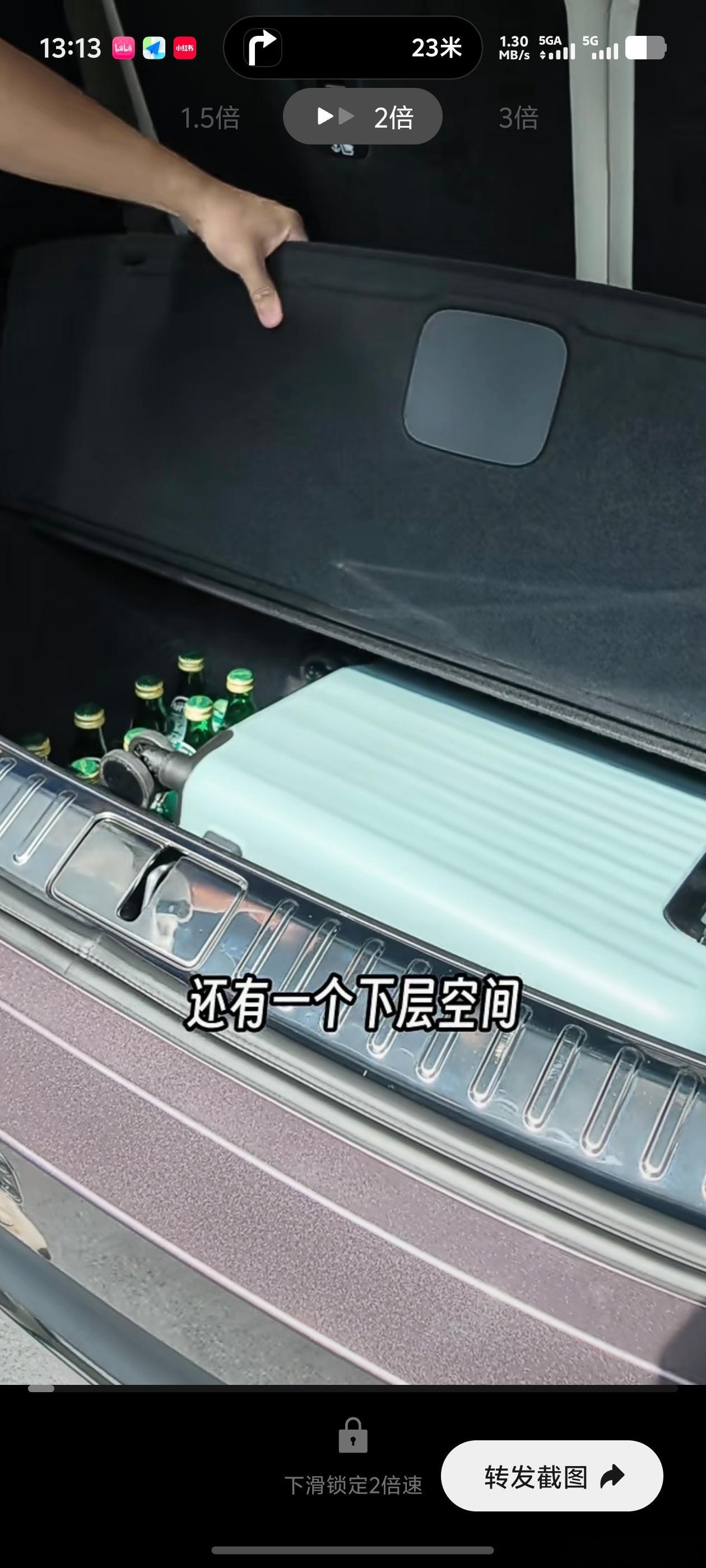 能放下20英寸行李箱的前备厢；第三排正常坐人还可以叠5个行李箱，还有下层