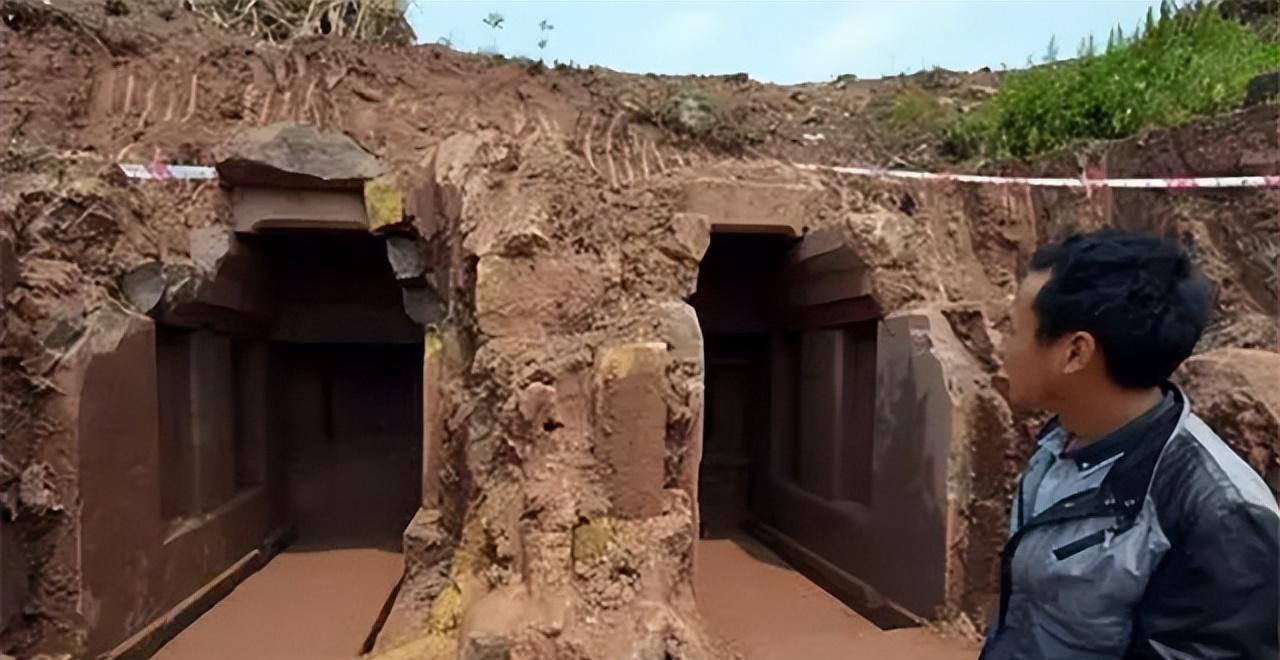 1985年，湖南怀化一农民上山挖红薯，发现一根玉簪。随后考古人员在那挖到一座古墓