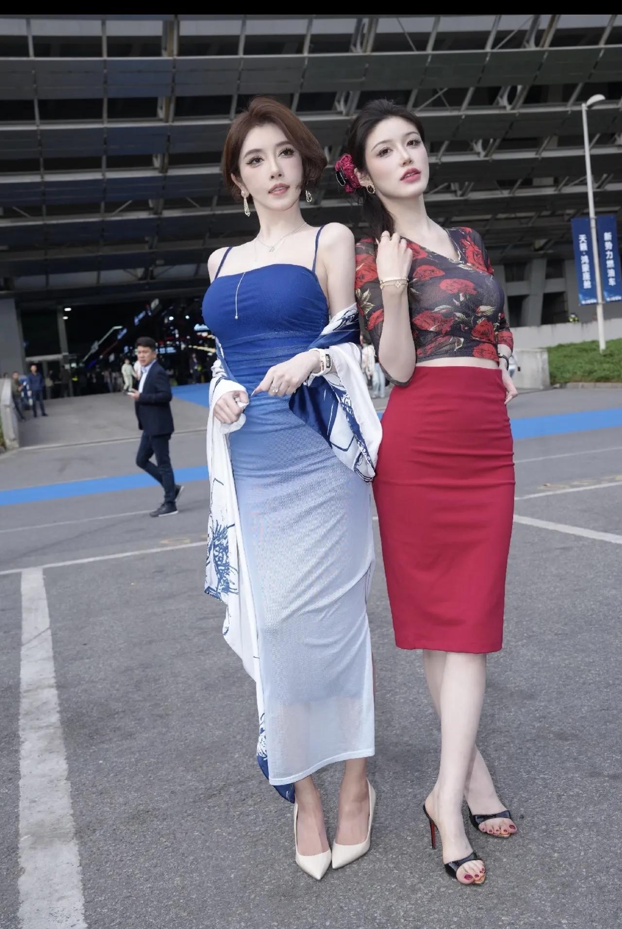 车展上的车模，无论在场内还是场外，都是一道最亮丽的风景线