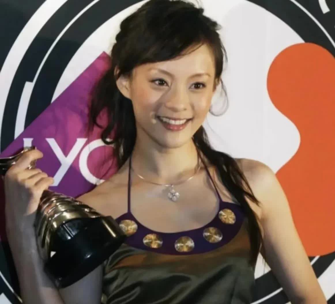 孙俪年轻时的面部五官骨相错落有致非常美！再加上她拥有浓颜的骨相结构美，又有淡颜的