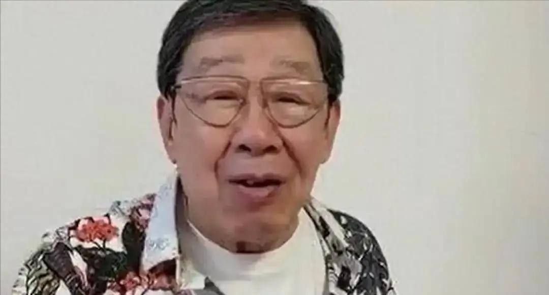 一个94岁的老头，6月7日下午3点半在红馆开唱。到了晚上8点15分，他被刘德华和