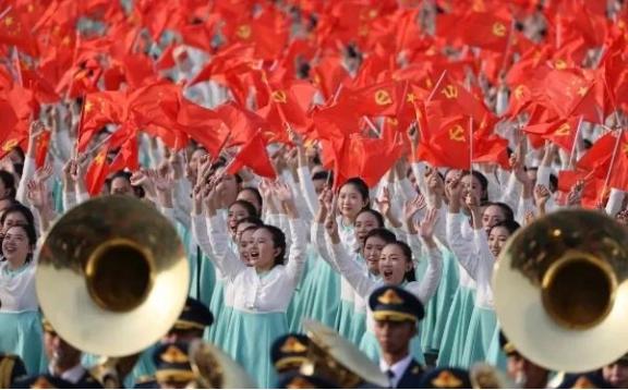 目前中国最棘手的两大难题，压根不是台海博弈、中美较量，也不是中日摩擦、负债压力，