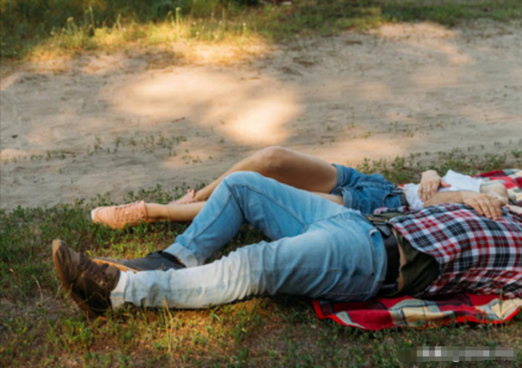 “不讲武德！”贵州遵义，一女子曾收了男网友500元，与对方在野外发生了3次关系。