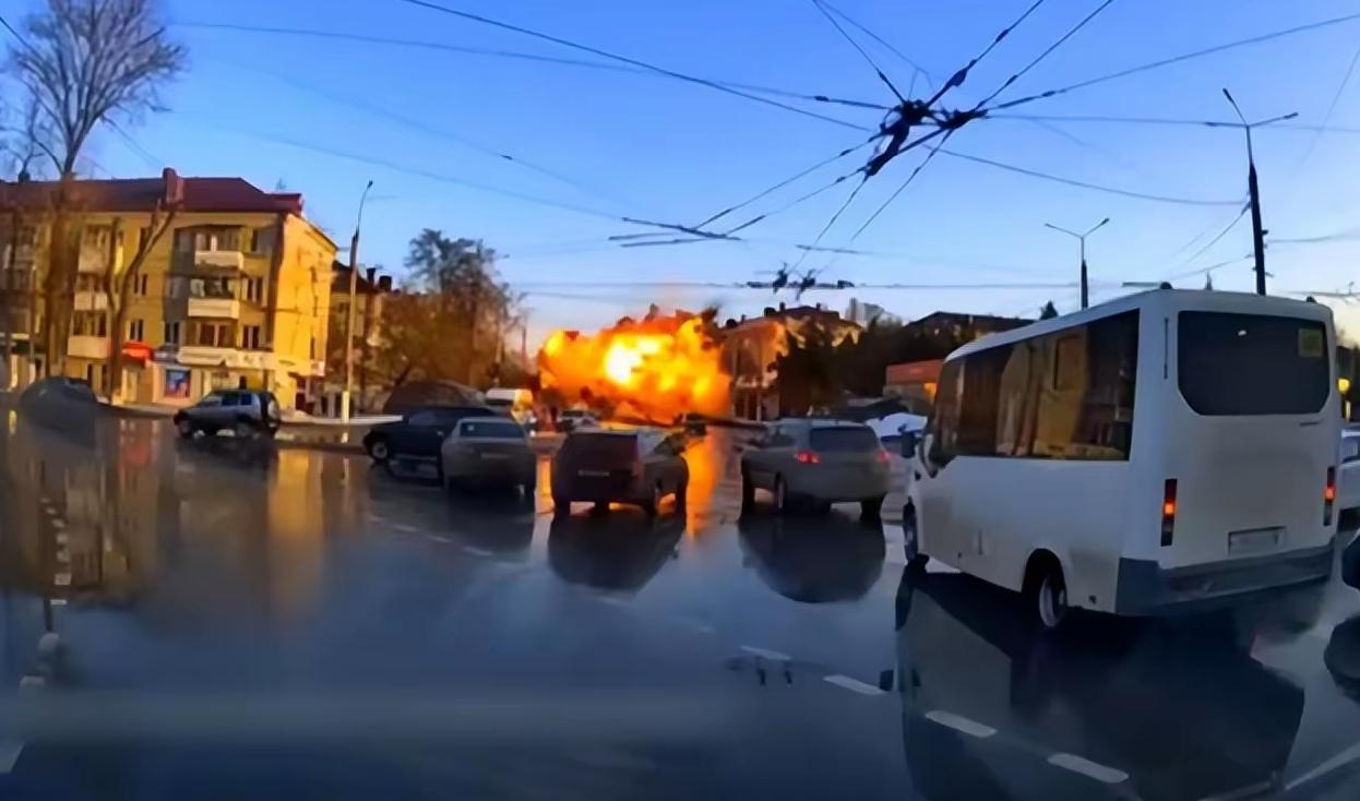 这次乌克兰闯祸了！乌克兰发射的导弹落入到俄罗斯的一家工厂之内，造成了大量人员的