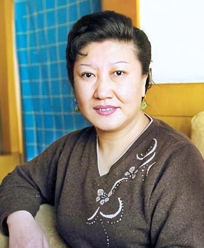 2005年，高秀敏突发疾病去世，留下了长春、北京、珠海的七套房子和巨额的存款，