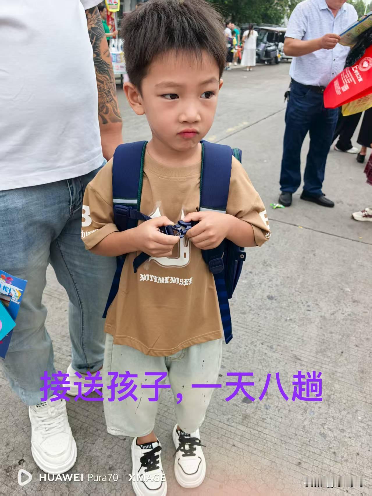 一天8趟，两个孩子接送上学，中年大哥靠什么撑起一个家？下午去做手工活的店里，