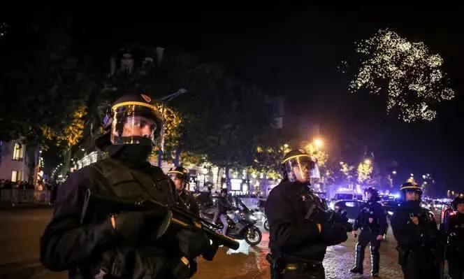 听说了吗？巴黎圣日耳曼赢了欧冠，这本是一件大好事儿，可谁能想到巴黎直接“炸锅”了