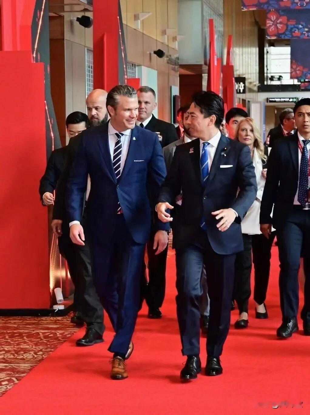 对日本，美国越来越不耐烦了。日本既不是美国的敌人，也不是美国的盟友，盟友关系是日