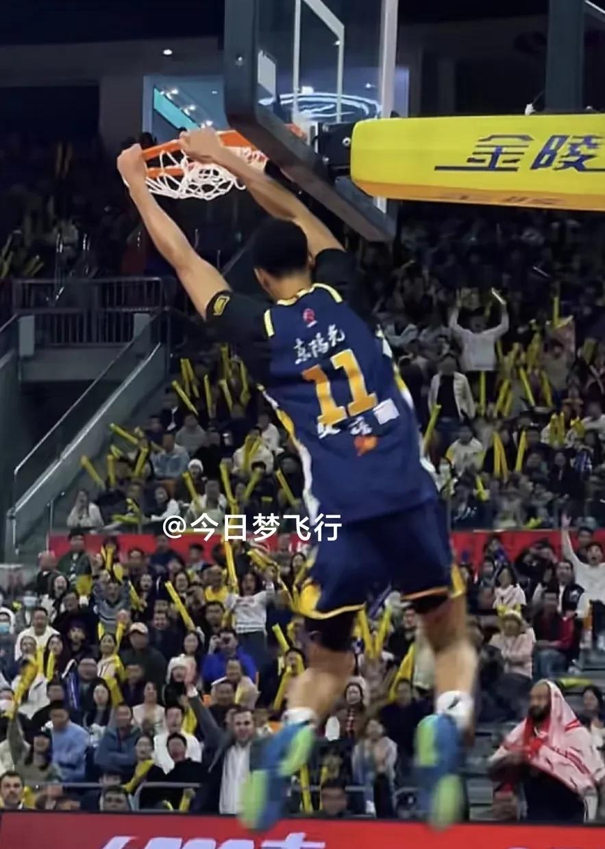 广东队原外援贝兹利将代表湖人队出战NBA夏季联赛！来自外媒报道的消息源，贝兹利