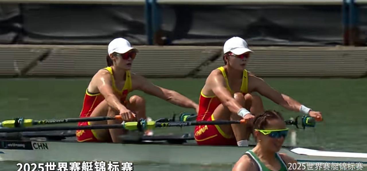 #赛艇#2025年9月22日赛艇世锦赛预赛中，中国队多组选手表现出色。张灵、陈