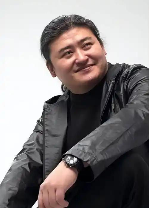 酒精？！刘欢老师，一路走好！下辈子，一定少喝酒了！在2009年就确诊股骨头坏死，