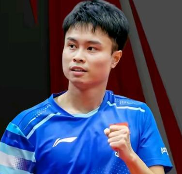 国乒周启豪暂时离开国家队一线阵容，而非永久退出国家队。1.具体情况如下: