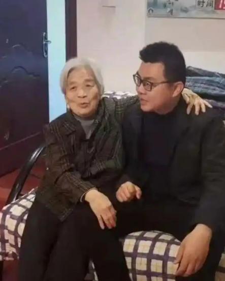 太歹毒了！竟然盯上了老人！有人开始打听许姥姥的住处了。这步棋走得不太体