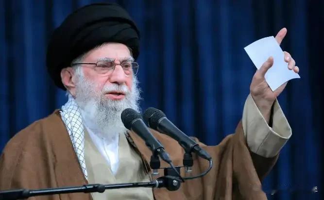 伊朗估计人都懵了。真的，换我我也懵。自己被封锁了三十多年，含辛茹苦，一点点从牙缝