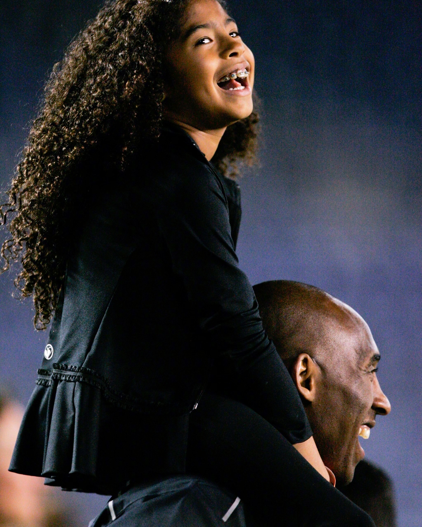 好几个媒体社交账号都晒出了科比曾经说过的一句话：“如果可以的话，我还想再要五个女