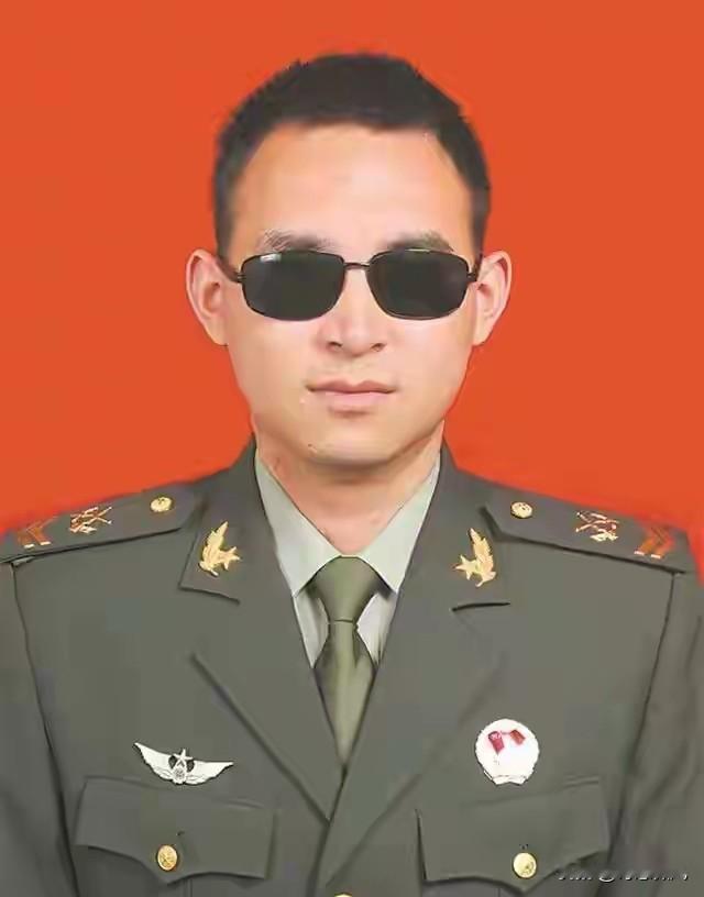 杜富国晋升二级军士长，距离“兵王”只差一步，妻子待遇来了很多人对“二级军士