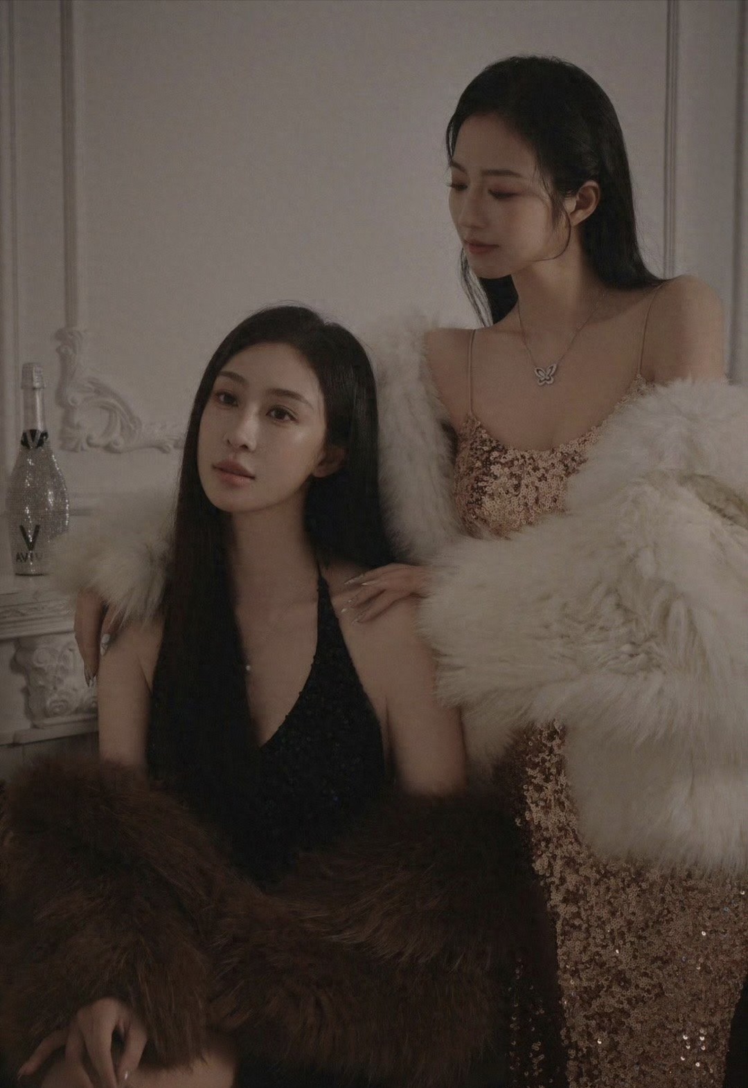 秦雪和她的闺蜜，美女都喜欢贴贴