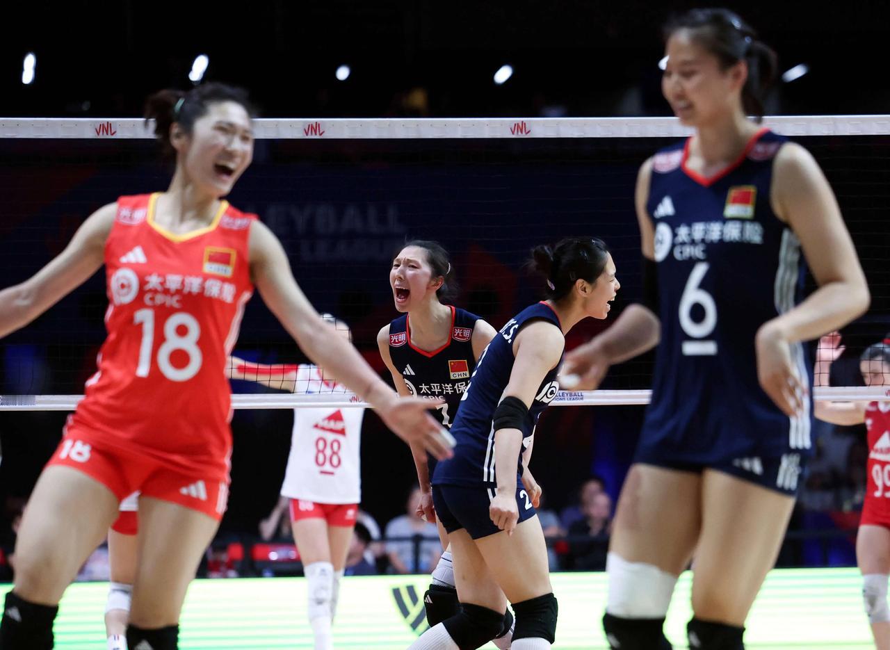 中国女排征战今年八月份亚锦赛最稳妥、最合理的参赛阵容，应该是老中青相结合的参赛阵