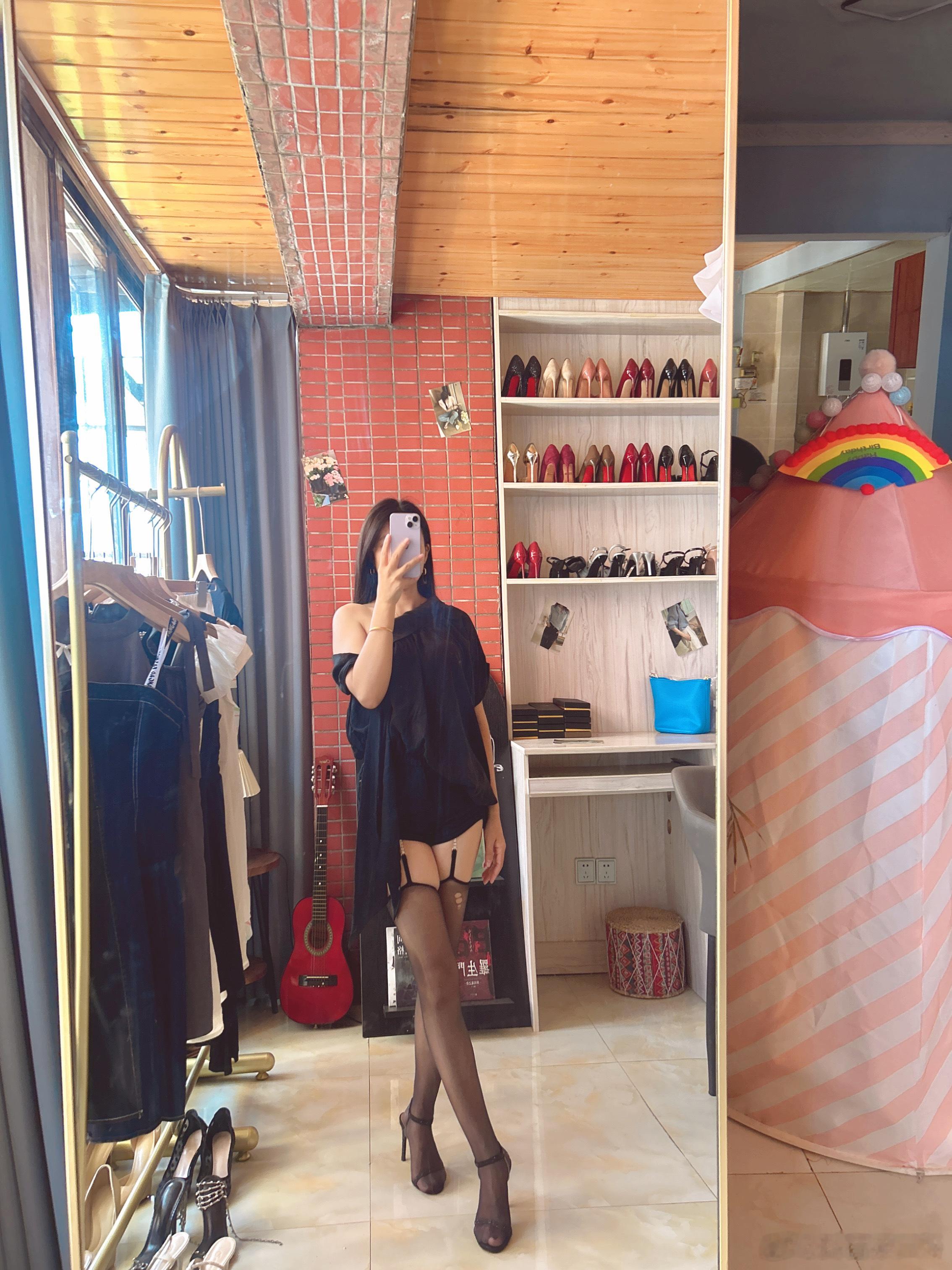 黑色绝绝子今日穿搭(ootd)​​​
