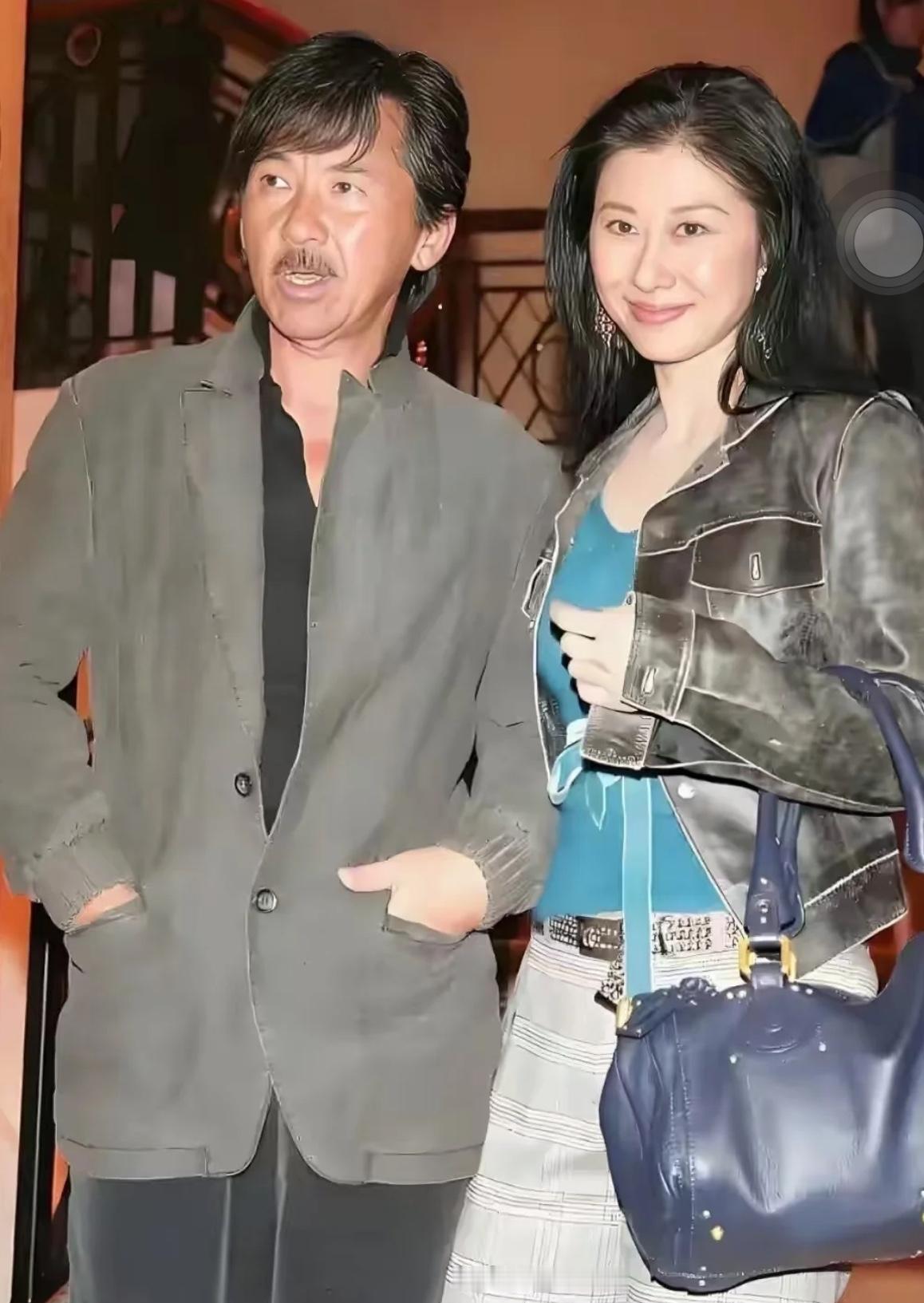 其实林子祥和叶倩文也算是命中注定的婚姻，主要是她自身条件好也选对了人，喜欢被人宠