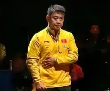 王皓生气了！林诗栋表现为何依旧低迷？雨果和张本相继出局，这样的好场面，本来以