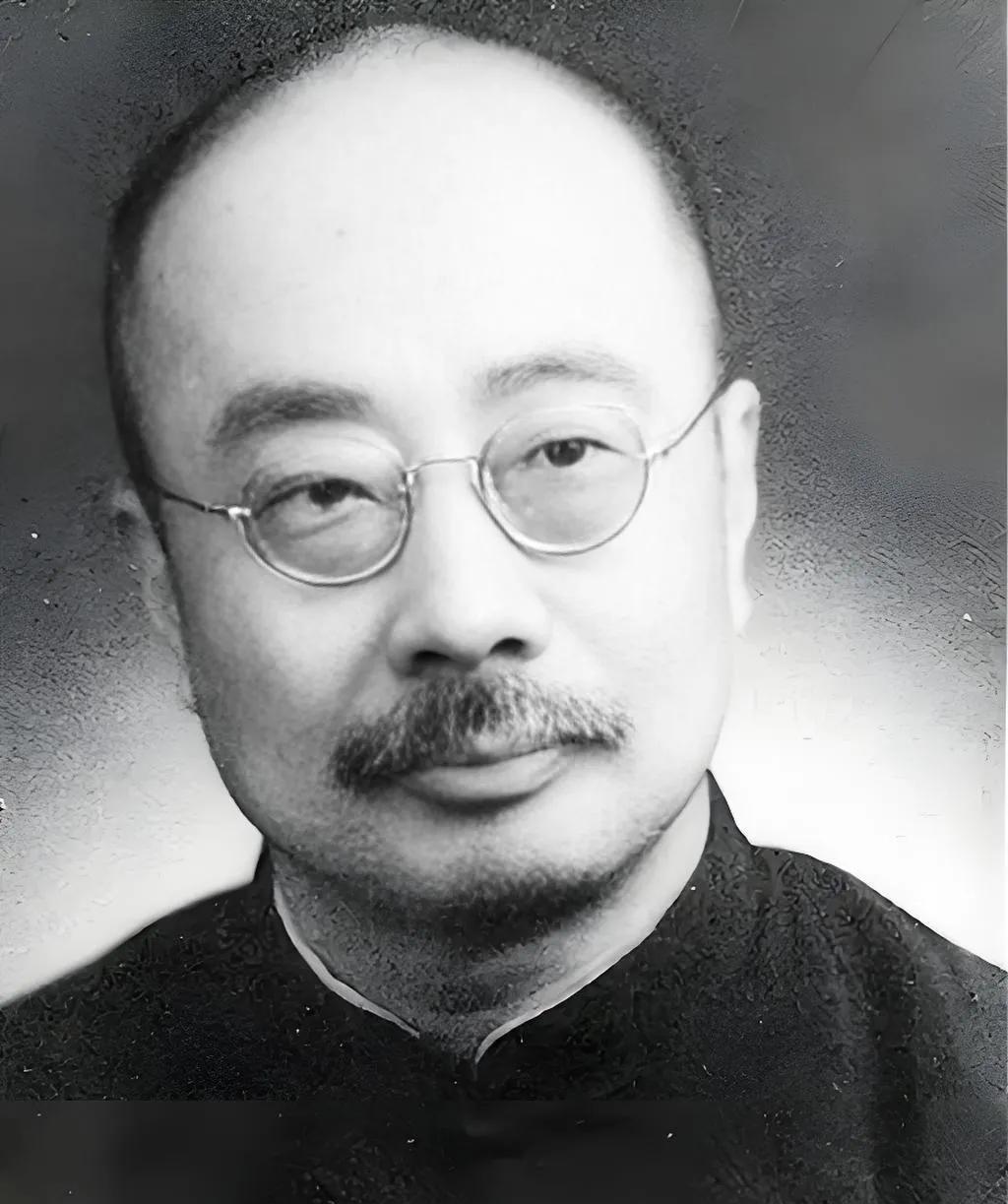 1936年，鲁迅去世的第2天，和鲁迅反目成仇13年的弟弟周作人，若无其事地去学校