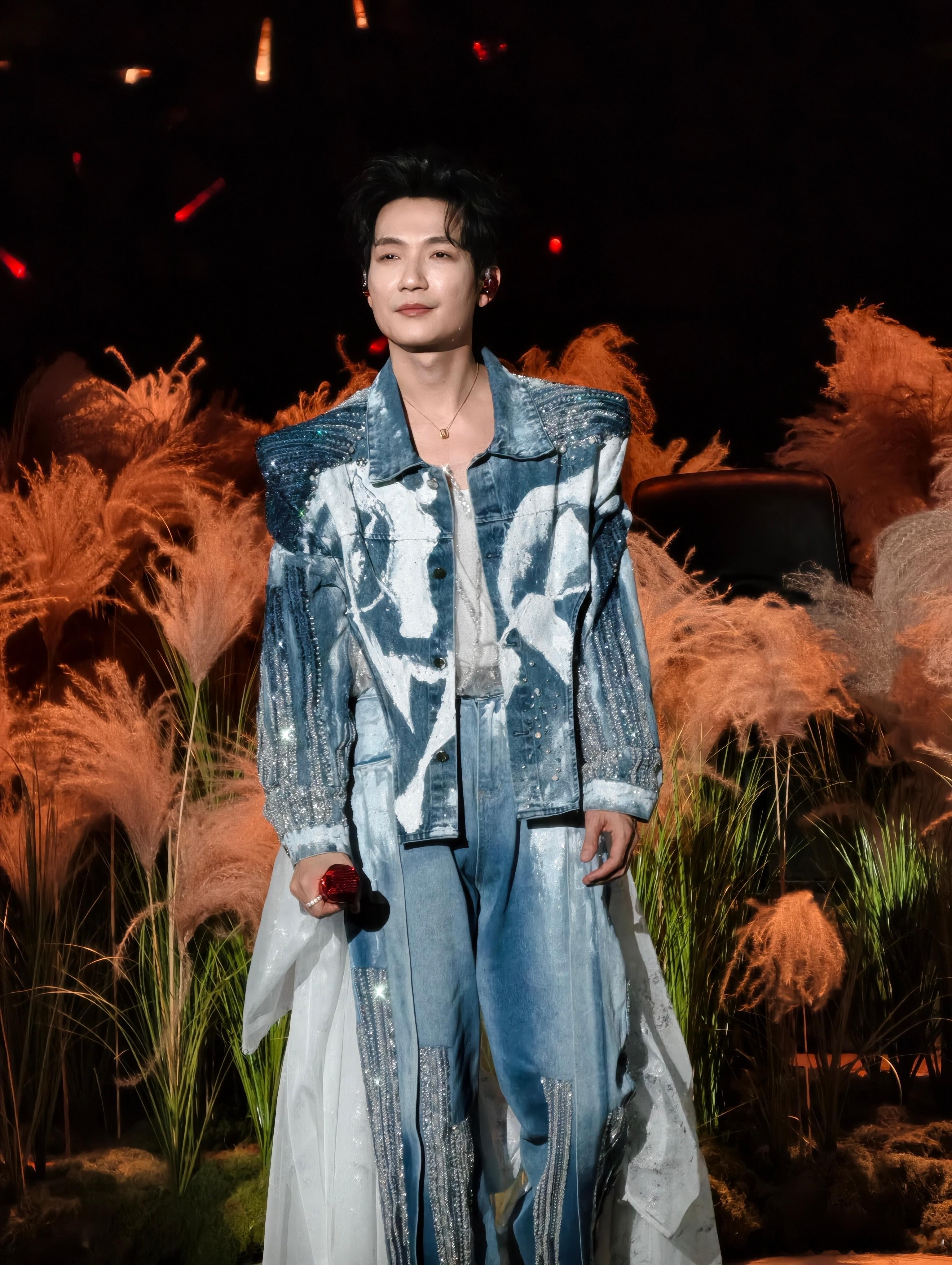 陈楚生陈楚生2025荒芜之境巡演北京day1，把今晚的回响，封存在北京的冬天里。