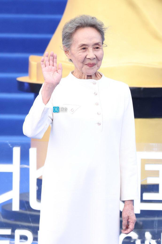 北影节闭幕式红毯明星生图周深、黄子弘凡、吴彦姝、段奕宏、郎朗、叶童、彭小苒、齐溪