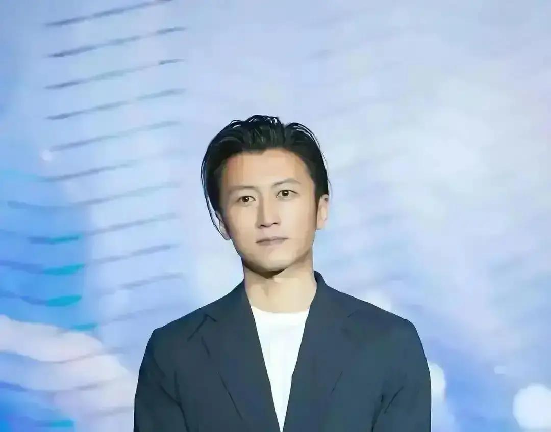 18岁星二代1个月拿驾照张柏芝凌晨三点还在陪练谢霆锋第二天就带他去北