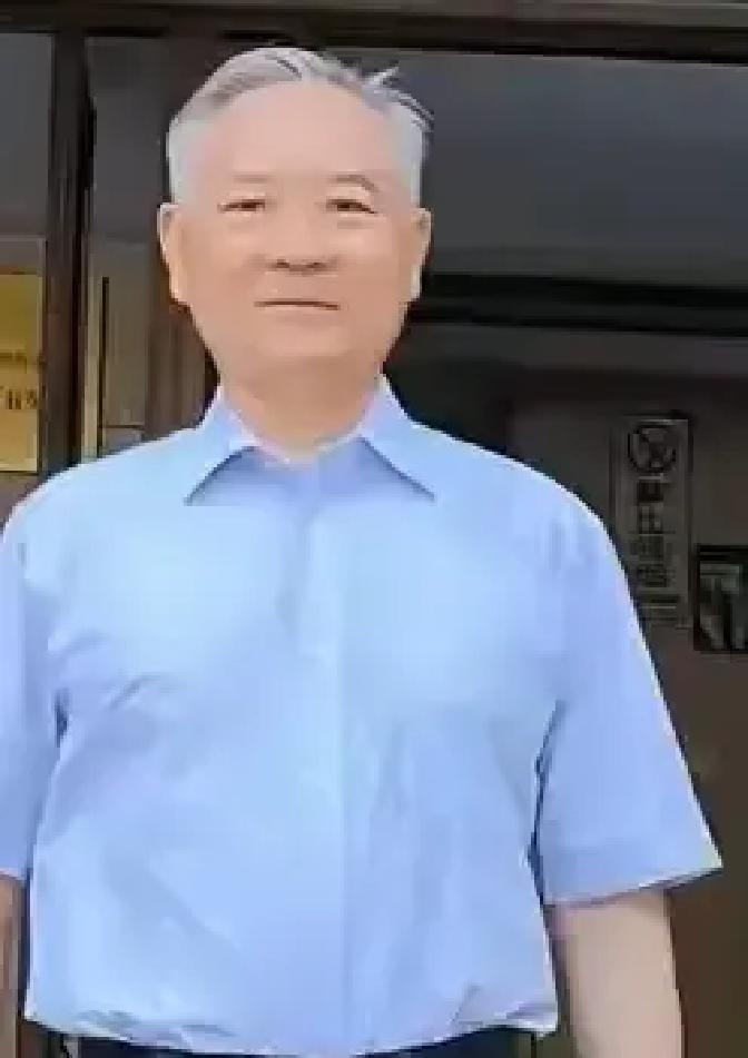 老同事中午突然来电话，说有个六十岁的农村老哥想找人搭伙过日子，问我愿不愿意见一面