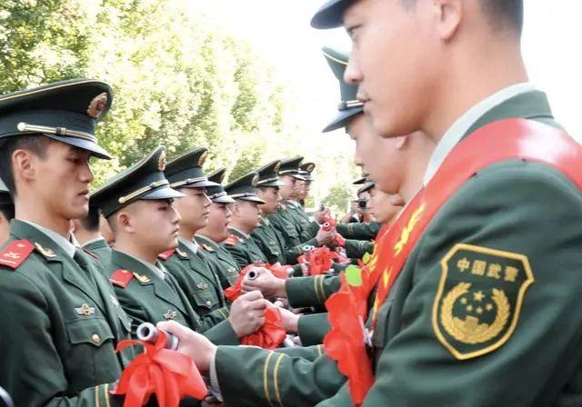 士官转业为何都是安排工勤编？军官转业到地方。通常是安排为行政编公务员。但士官