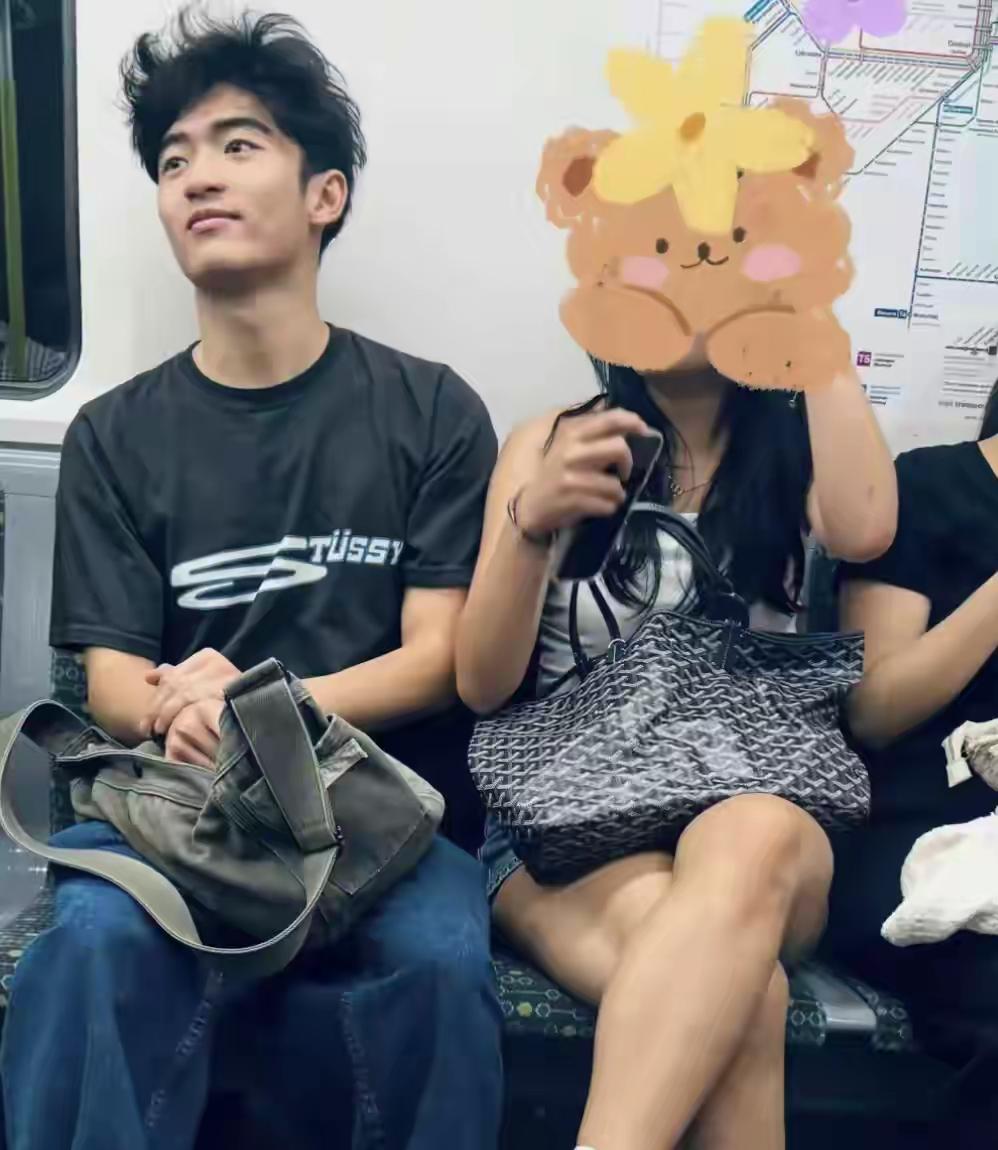 张柏芝儿子新恋情疑似曝光，对象从之前传的46岁教练，换成了一位看着青春洋溢的