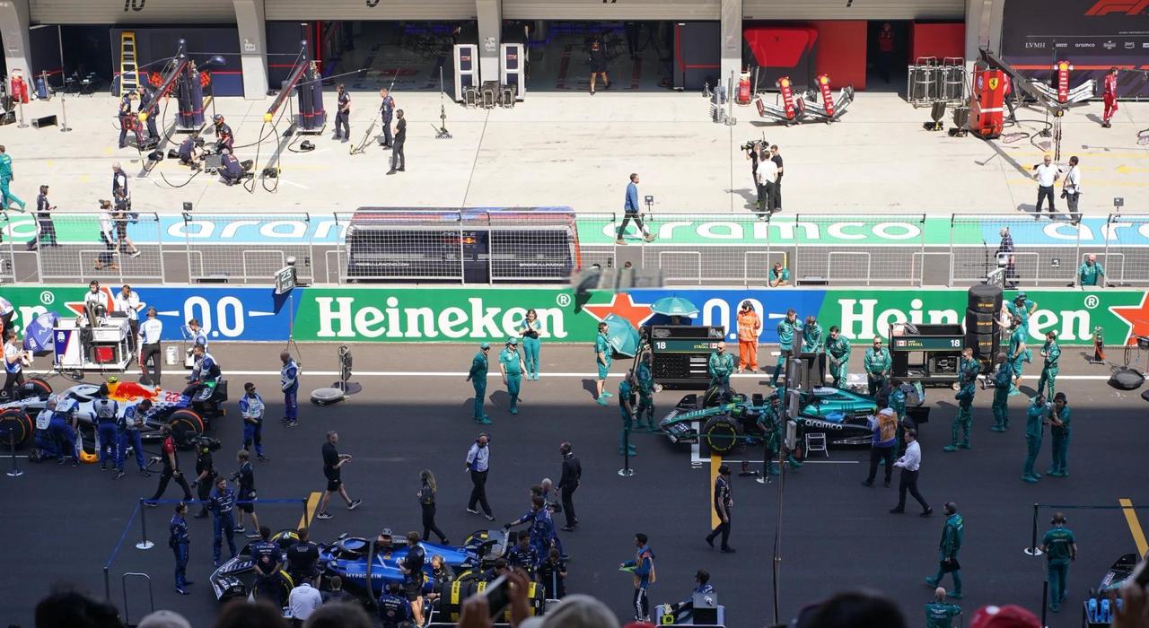 2026F1比利时站今年没冲刺赛，反而让车队敢带新套件来试。反正有三节练习赛