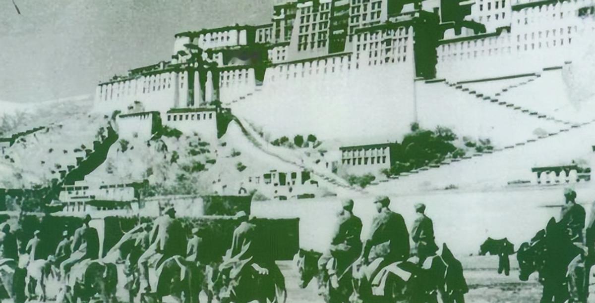 1959年，解放军冲进西藏大贵族索康·旺清格勒的庄园，撬开几间上百年没开过的密室