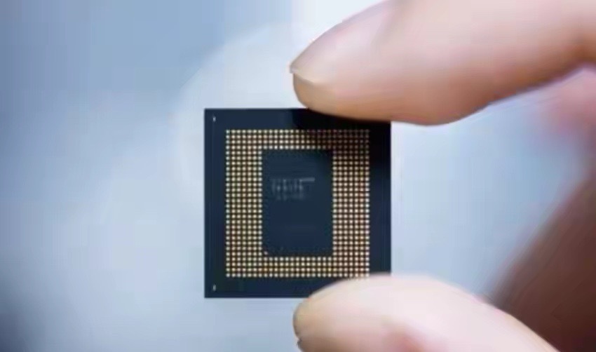 2025年全球手机芯片出货量里，联发科占了34.4%，是绝对的第一名。这主要是因