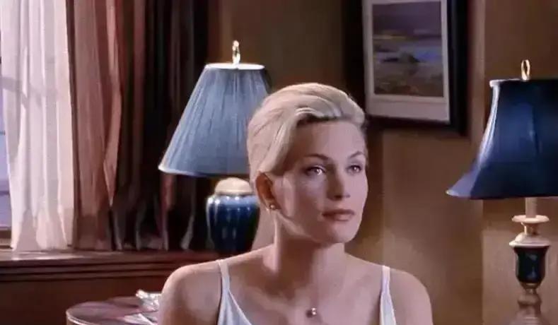 女演员不是道具，但三十年前的好莱坞，没人把这句话当真。莎朗·斯通自传爆料：拍《