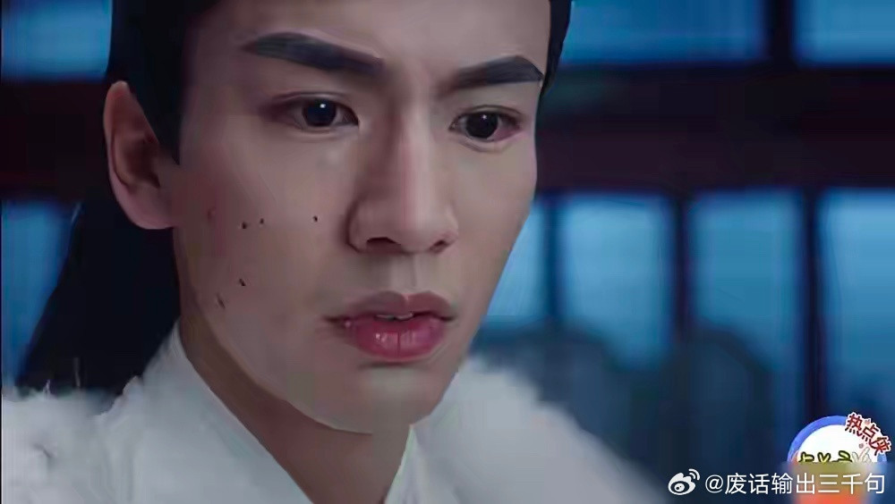 别信网上那些“滤镜战神”的鬼话。张凌赫在《逐玉》里的生图，我扒了个底朝天。横店