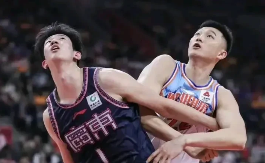 CBA季后赛最新四大消息称，杜峰被喊下课，杨鸣宴请外援，广厦交易赵嘉义，北京队夺