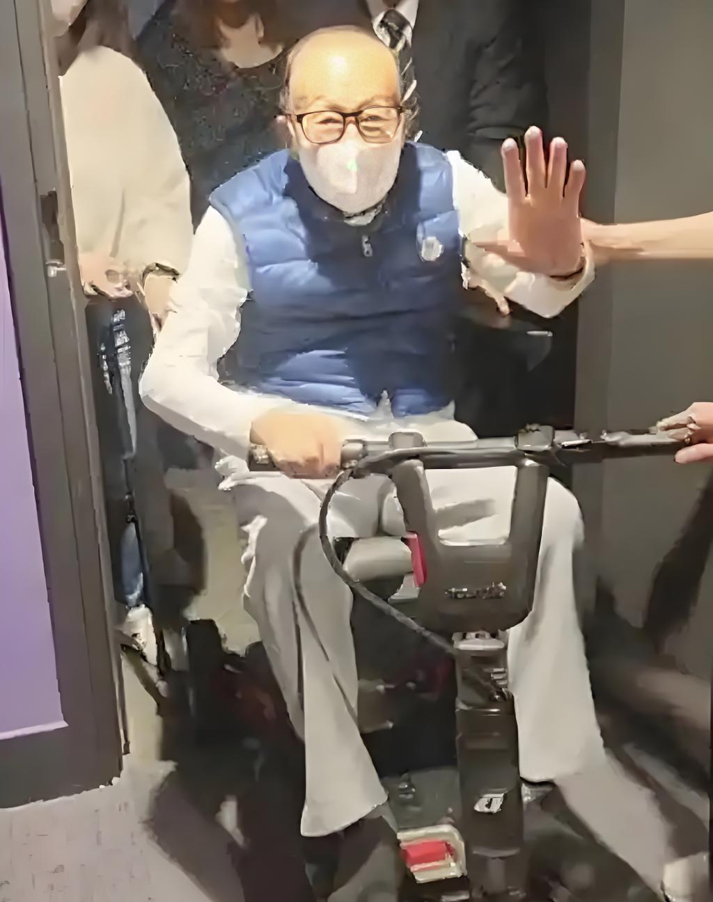 有消息称“李嘉诚50亿港元出售深水湾老宅”，对于97岁的李老爷子，我不做评论。我