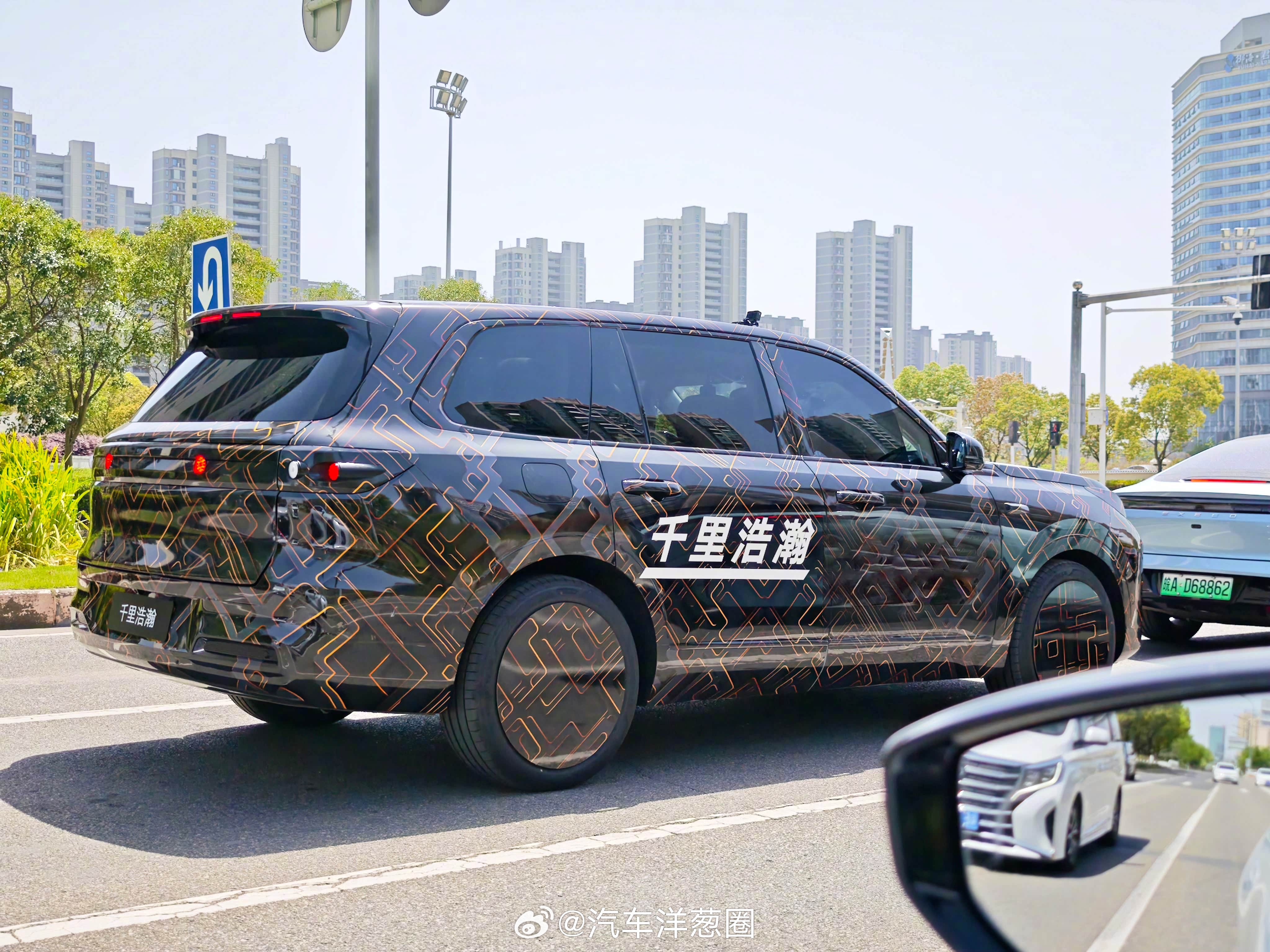 2025年国产大型SUV扎堆涌现，吉利银河星舰9谍照来了！葱爆新车9字辈SUV再