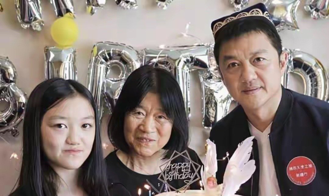 李亚鹏自曝，李嫣除了英语全不及格，一年百万学费换来什么​