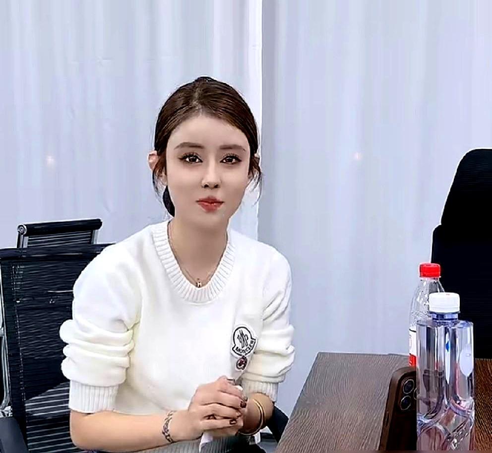 仙洋和腿腿的事炸了网红圈，仙洋说才认识20多天没谈恋爱仙洋直播时喊着老丈