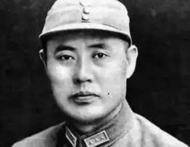 1949年，周总理到傅作义家中做客，突然发现傅作义家中有警卫部队驻扎，他眉头一皱