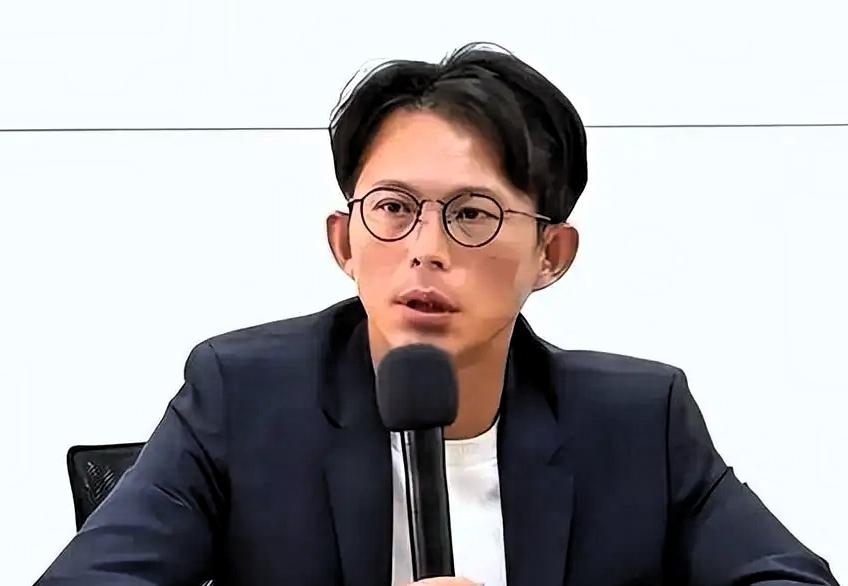 黄国昌一声怒吼！斩断绿白合后路，白色力量终露真面目前言台岛政坛的聚光