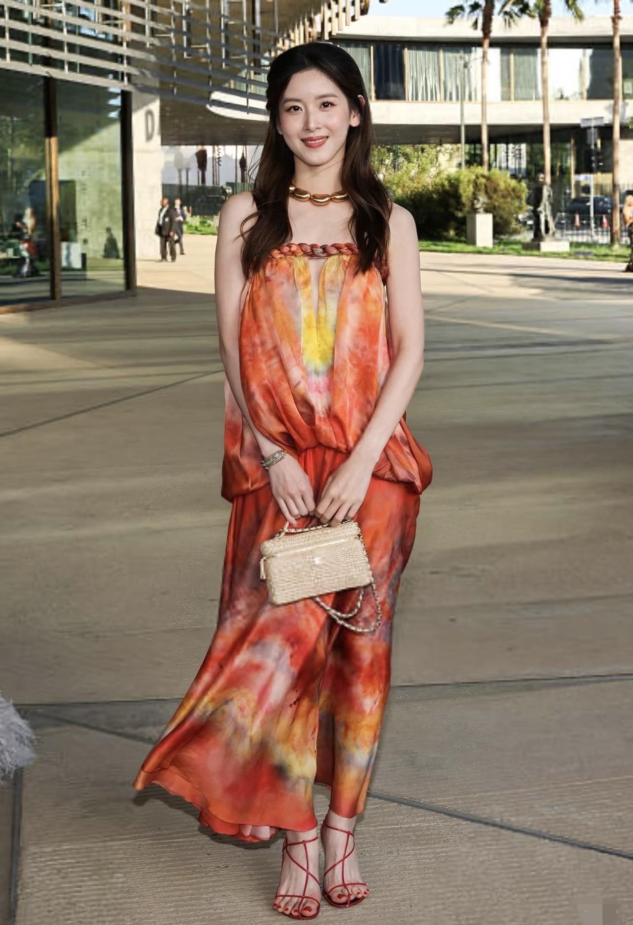 还得是章泽天啊，毕竟是初代网红、京东老板娘，还长得漂亮又听劝！嫁大19岁刘强东连