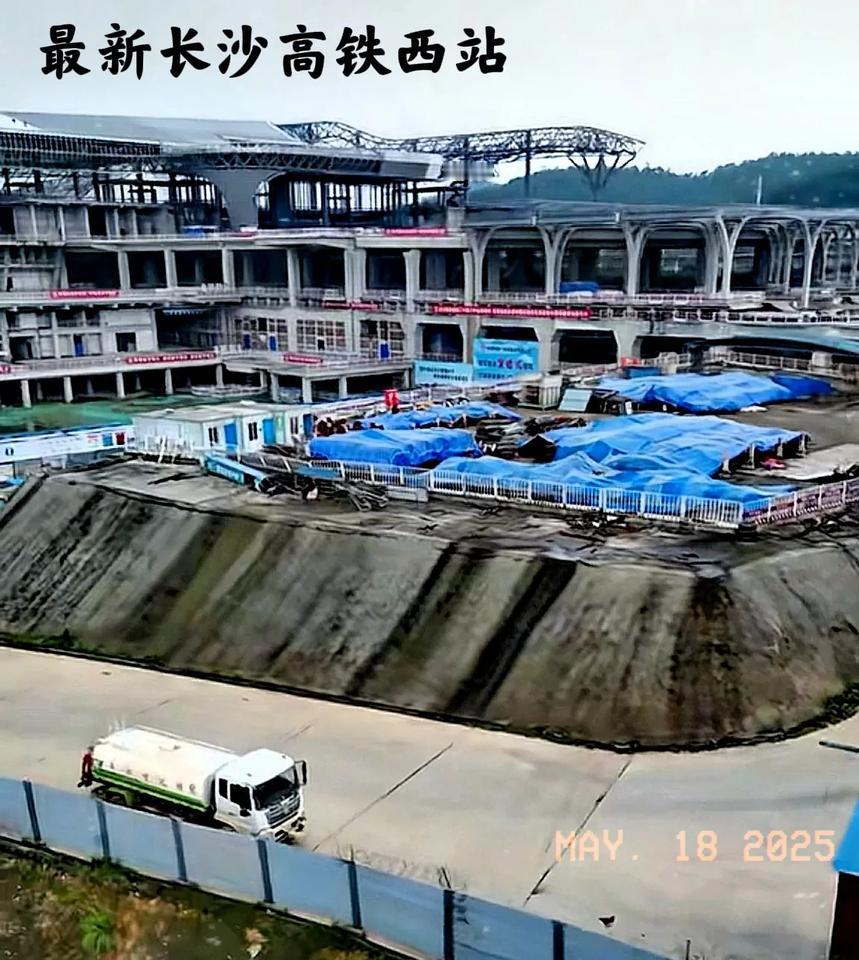 看看长赣高铁长沙西站最新的工程进度，相信未来用不到两年就完全基本上都能建成功了，