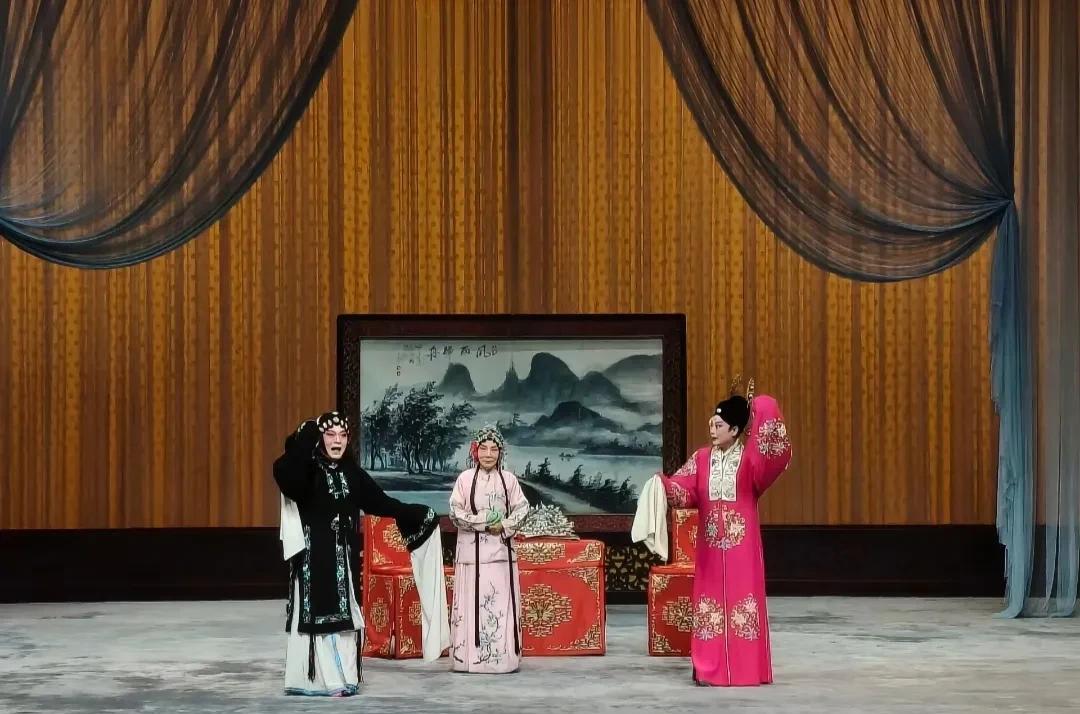 德云太平剧社复演，老艺术专场，邀请的全是80多，90多岁的老戏骨，观众看的是过瘾