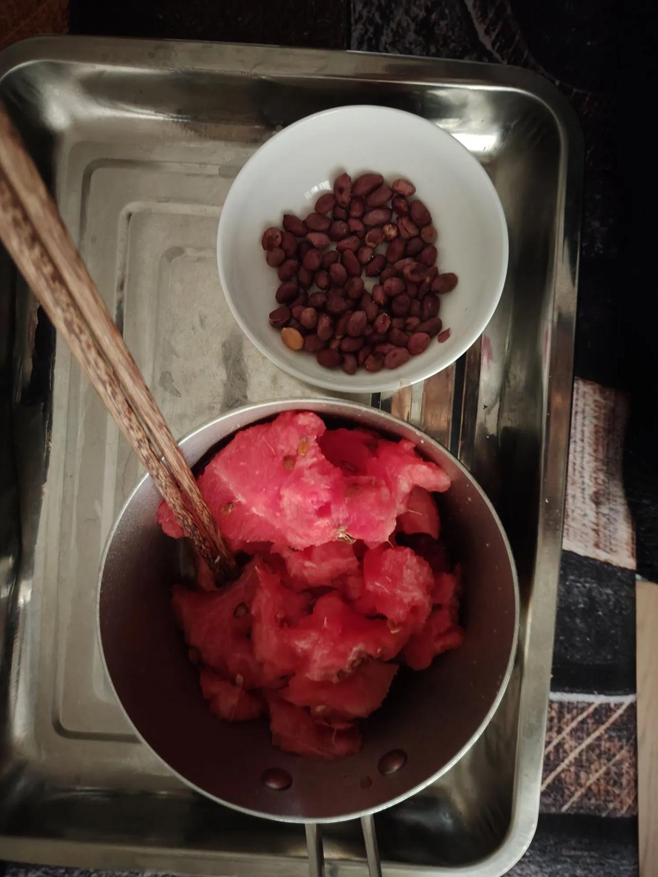 不饿不要吃饭或零食（按饭点按时吃饭只适用于脾胃良好逢饭点就能把上顿饭消化完的人）