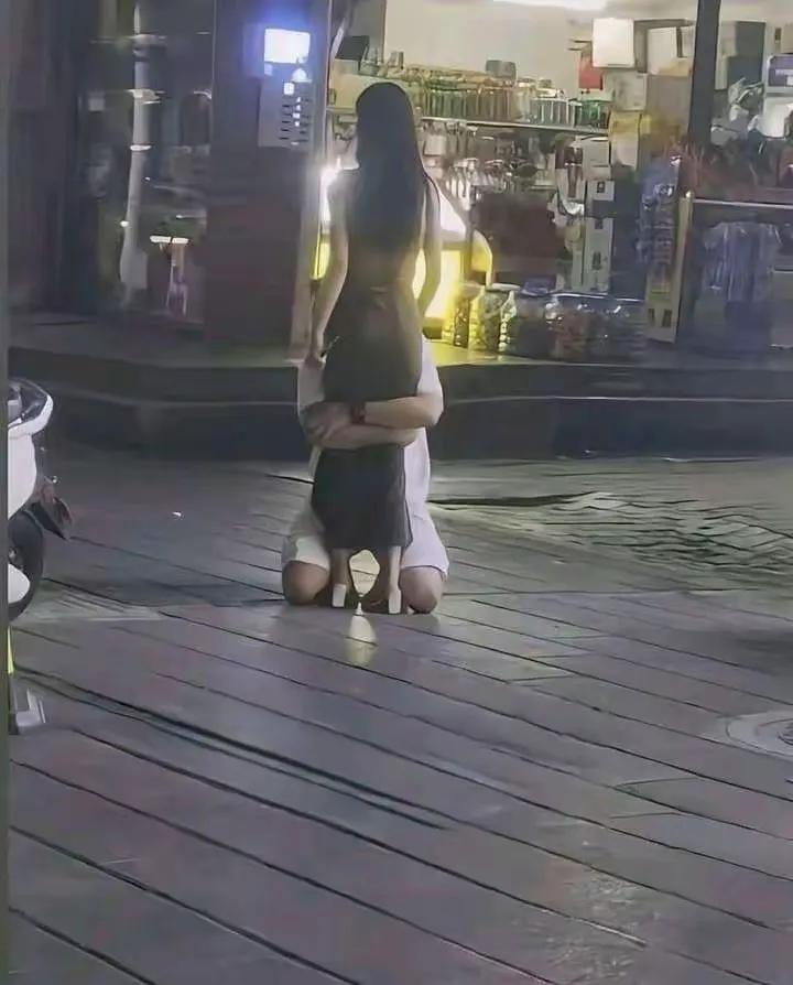 真是应了那句话舔狗舔狗一无所有[笑着哭]