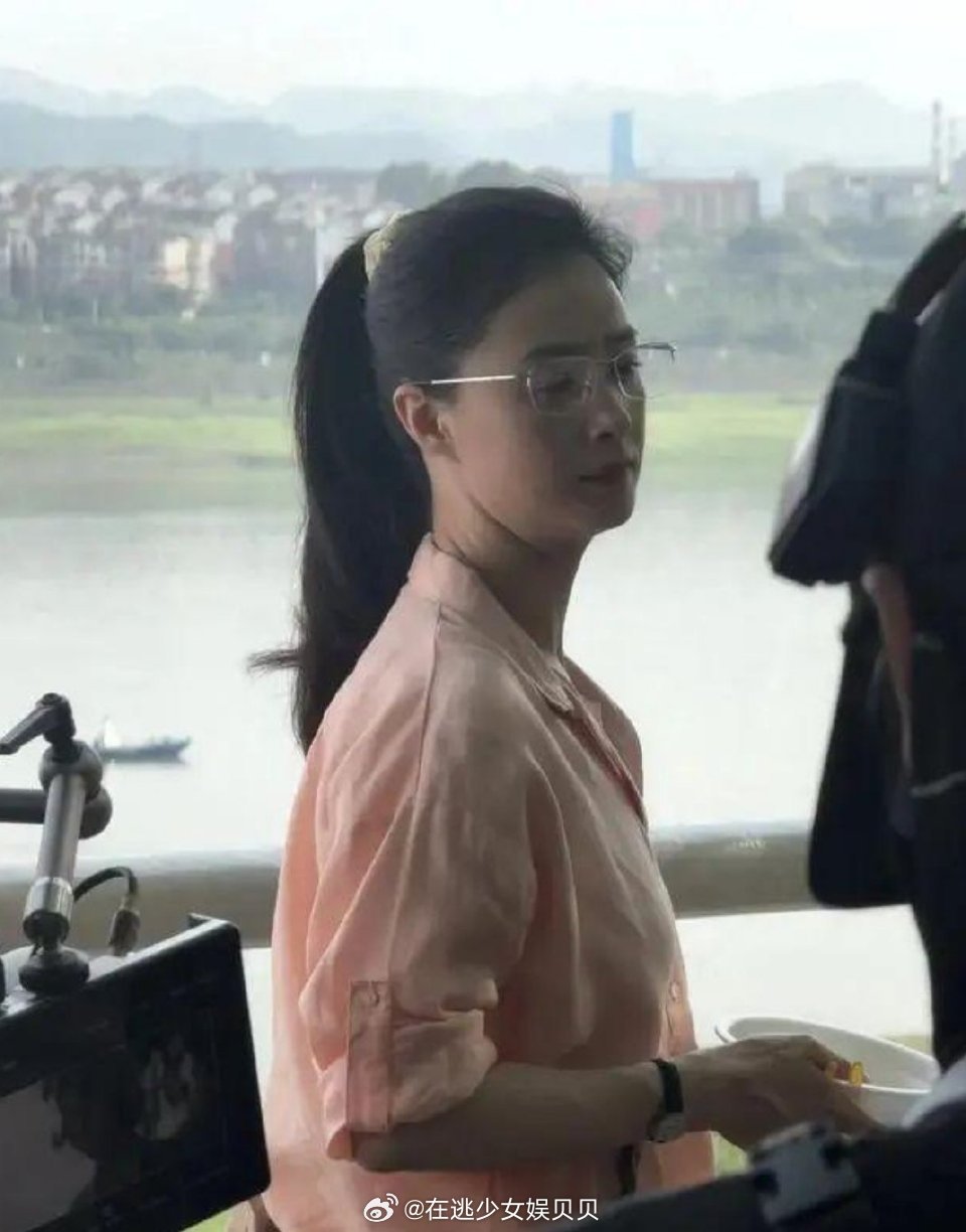 42岁的蒋欣根本看不出真实年龄，说24岁都有人信吧！